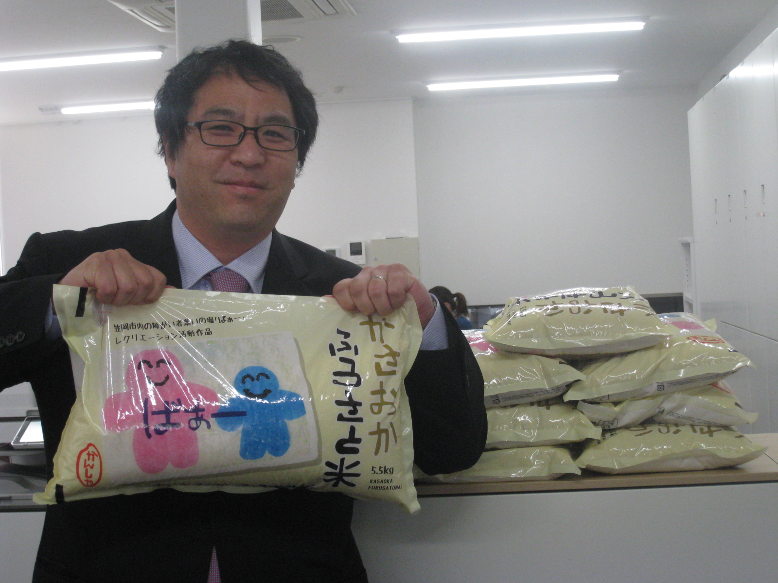 最優秀企業の社会福祉法人天神会様へ記念品のお米を配達させていただきました。