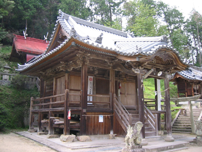 甲弩神社の拝殿