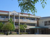 新山小学校