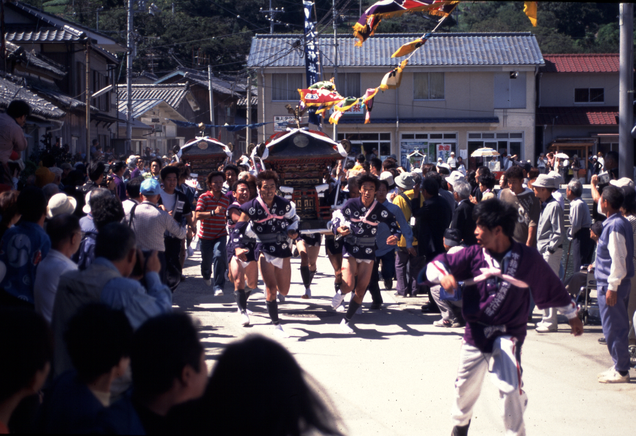 真鍋島の走り神輿