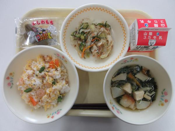 《端午の節句献立》ちらしずし 牛乳 梅かつおあえ 若竹汁 かしわもち