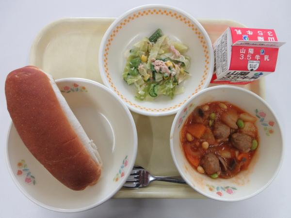 パン 牛乳 ミートボールと野菜のトマト煮 アスパラサラダ