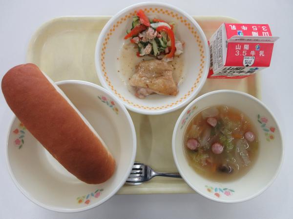 パン　牛乳　若鶏肉のマスタード焼き　ツナサラダ　レタススープ