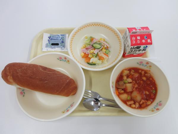パン 牛乳 チキンビーンズ コーンサラダ ブルーベリージャム
