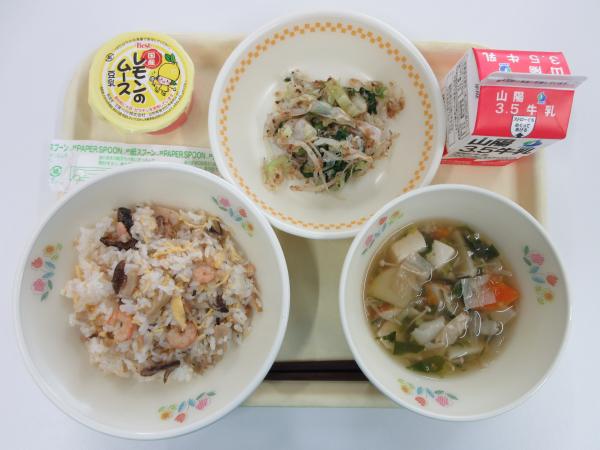 《 秋祭り献立 》 ちらしずし 牛乳 梅かつおあえ 湯葉のすまし汁 豆乳ムース
