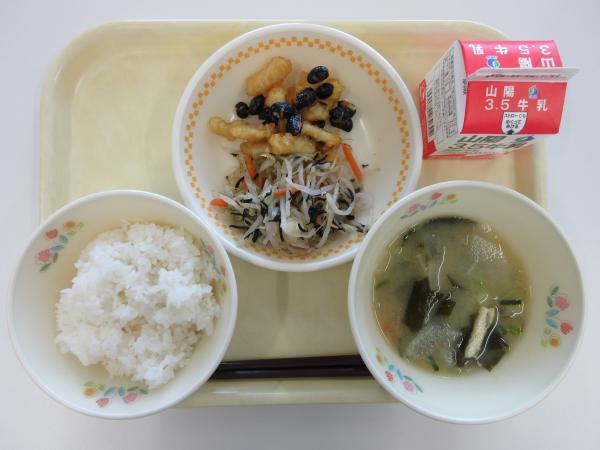 ごはん 牛乳　いかと黒大豆の甘辛あえ　ひじきあえ　だいこんのみそ汁