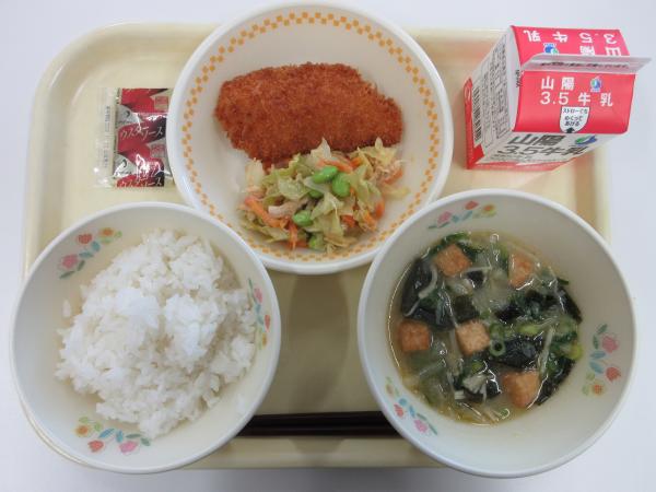 ごはん 牛乳 ホキフライ（ウスターソース小袋） ごまだれあえ 厚揚げのみそ汁