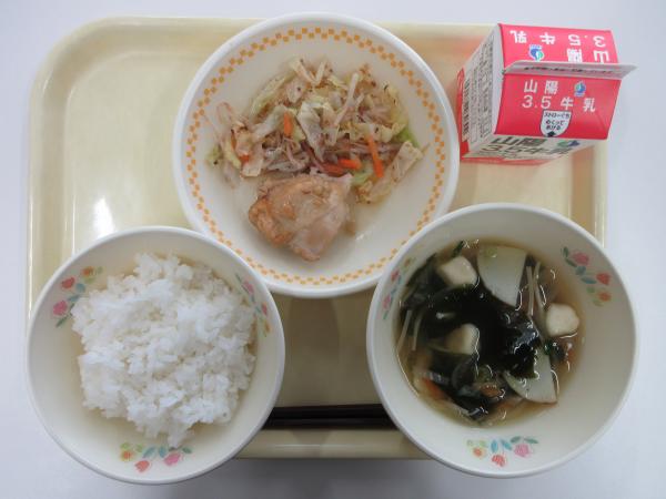 ごはん 牛乳 若鶏肉のもろみ焼き 梅肉あえ はんぺんのすまし汁