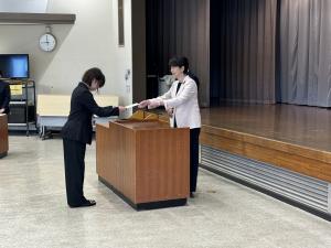 01交付式