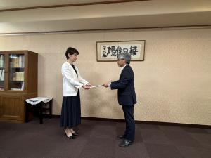 01報告書手交