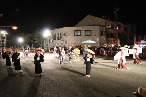 よっちゃれで踊る