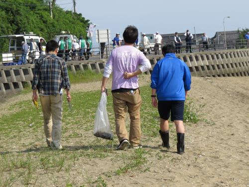 海辺の清掃活動