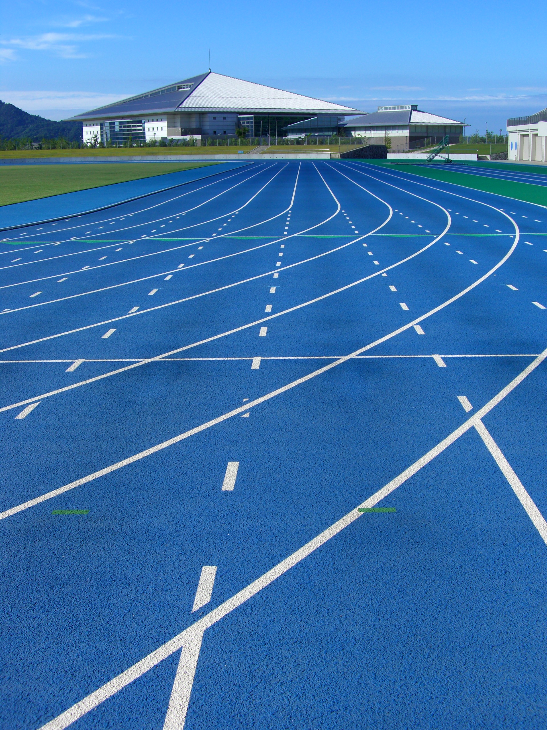 笠岡総合スポーツ公園（総合体育館、陸上競技場）